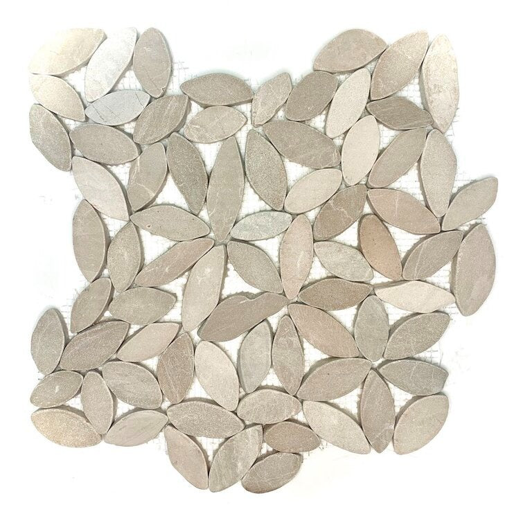 Random Sized Natural Stone Pebbl33